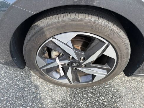 Used 2023 Hyundai Elantra Limited FWD image 13