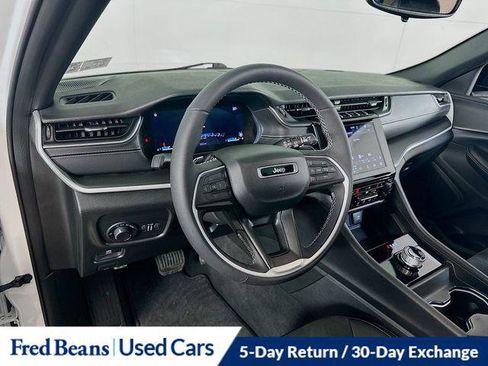 Certified 2024 Jeep Grand Cherokee Laredo image 20