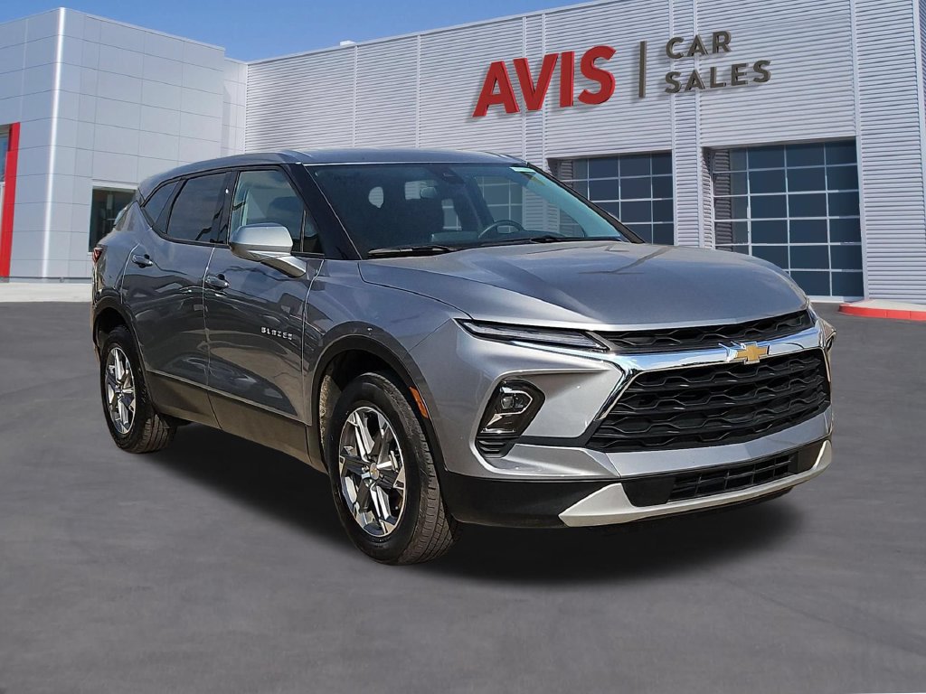 Used 2025 Chevrolet Blazer LT FWD image 3