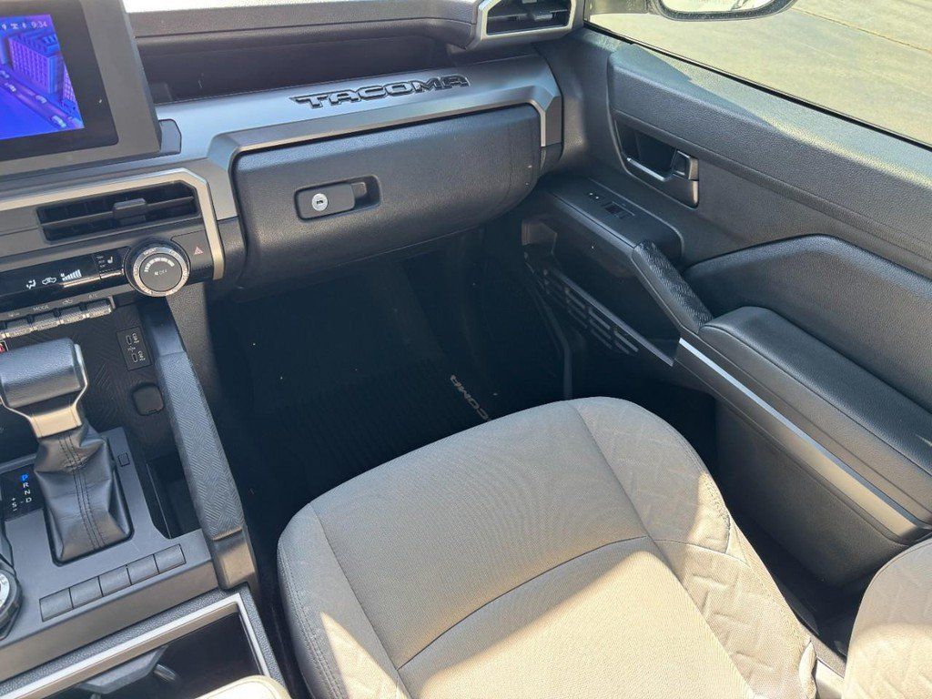 Certified 2024 Toyota Tacoma SR5 AWD/4WD image 15