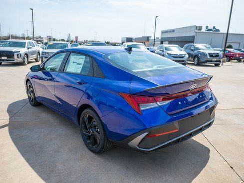 New 2026 Hyundai Elantra SEL FWD image 3