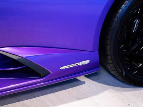 Used 2023 Lamborghini Huracan EVO RWD image 14
