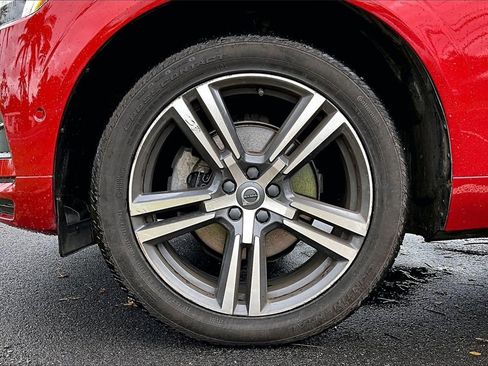 Used 2019 Volvo XC60 T5 Momentum w/ Premium Package image 8