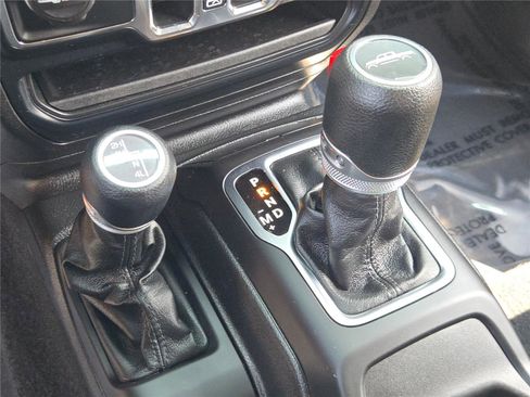 Used 2023 Jeep Gladiator Sport AWD/4WD image 33