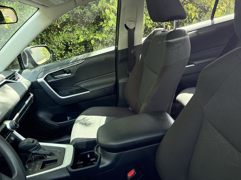 Used 2025 Toyota RAV4 XLE w/ Convenience Package FWD image 3