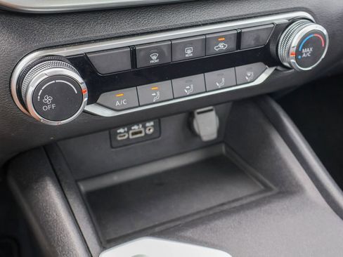 Used 2025 Nissan Altima 2.5 SV image 14