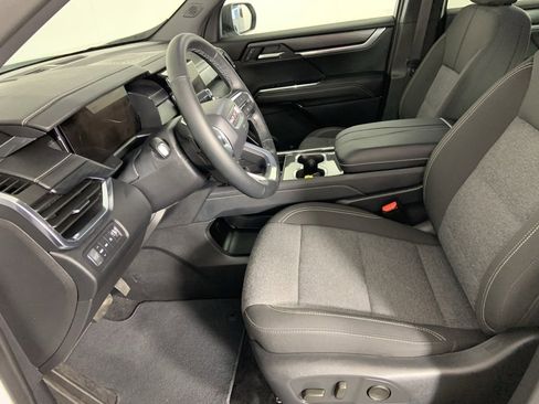 Used 2025 GMC Acadia Elevation image 13