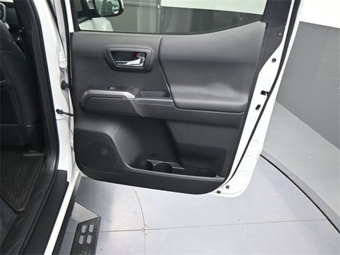 Used 2023 Toyota Tacoma TRD Sport image 13