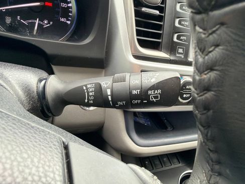 Used 2015 Toyota Highlander Limited w/ Driver Technology Package AWD/4WD image 17