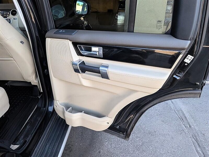Used 2016 Land Rover LR4 HSE AWD/4WD image 29
