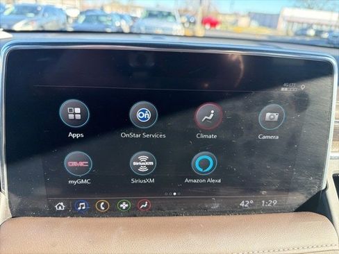 Used 2021 GMC Yukon SLT w/ SLT Premium Package image 17