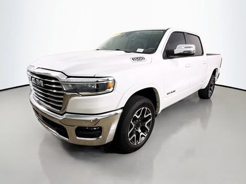 Used 2025 RAM 1500 Laramie AWD/4WD image 3