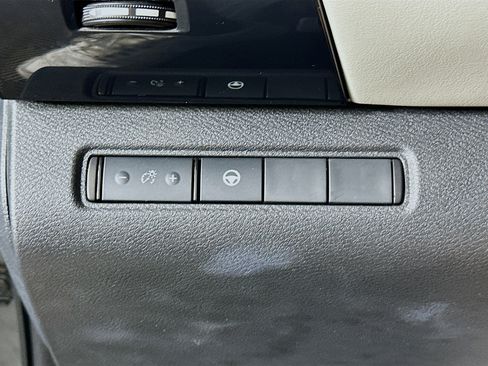 Used 2023 Nissan Pathfinder SV AWD/4WD image 17