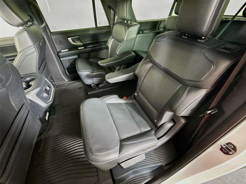 Used 2025 Ford Expedition Max Platinum w/ Stealth Performance Package AWD/4WD image 17