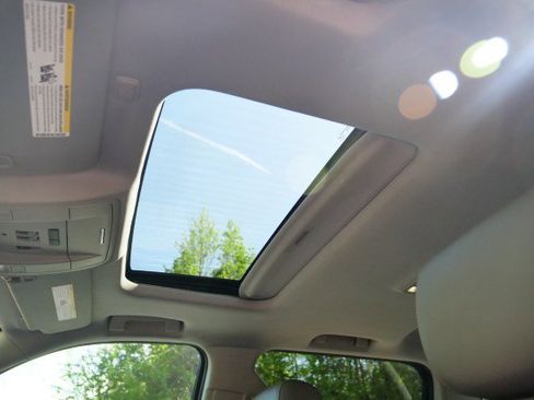 Used 2015 GMC Sierra 1500 SLT w/ SLT Crew Cab Value Package image 7