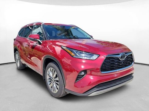 New 2026 Toyota Highlander Platinum AWD/4WD image 3
