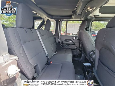 Used 2022 Jeep Wrangler Unlimited Sahara w/ Cold Weather Group AWD/4WD image 29
