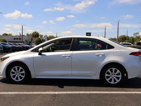 Used 2024 Toyota Corolla LE FWD image 2
