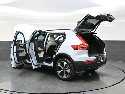 Used 2026 Volvo XC40 B5 Plus AWD/4WD image 46