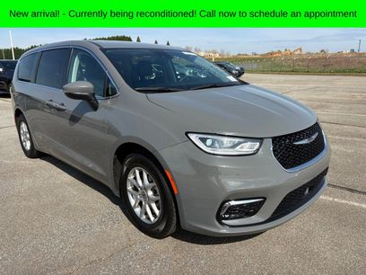 Used 2023 Chrysler Pacifica Touring-L