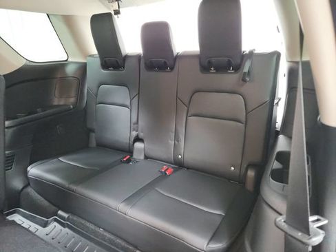 Used 2025 Nissan Pathfinder SL FWD image 34