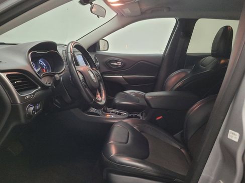 Used 2019 Jeep Cherokee Latitude Plus FWD image 17