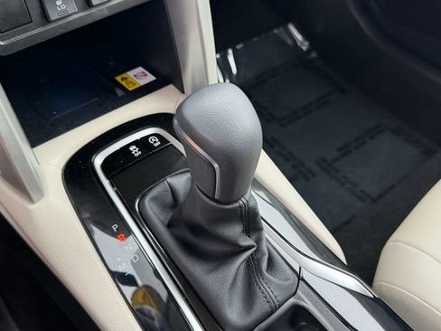 Used 2023 Toyota Corolla Cross XLE FWD image 21