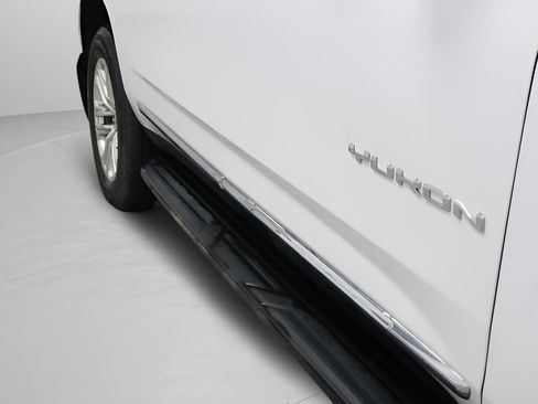 Used 2024 GMC Yukon XL SLT w/ SLT Premium Package AWD/4WD image 39