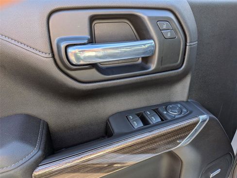 Used 2021 Chevrolet Silverado 1500 LT Trail Boss w/ Convenience Package II image 12