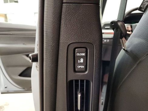 Used 2025 Honda Odyssey Sport-L image 27