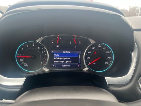 Used 2020 Chevrolet Traverse LT w/ LT Premium Package image 3