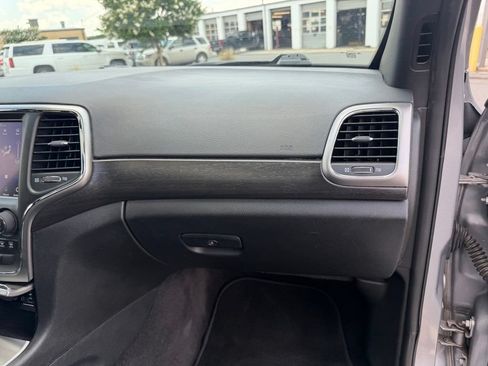 Used 2018 Jeep Grand Cherokee Altitude RWD image 34