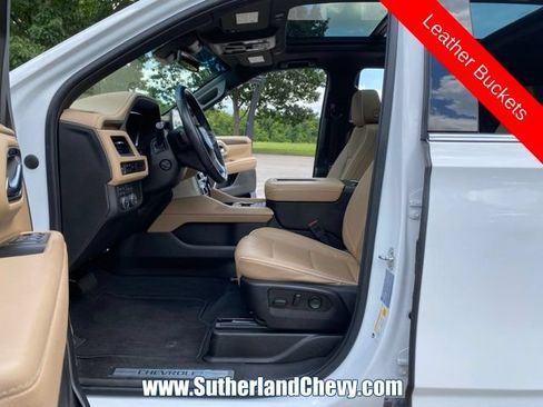 Used 2023 Chevrolet Tahoe Premier AWD/4WD image 17