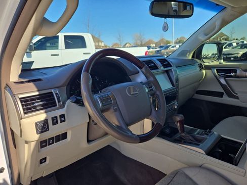 Used 2014 Lexus GX 460 image 2