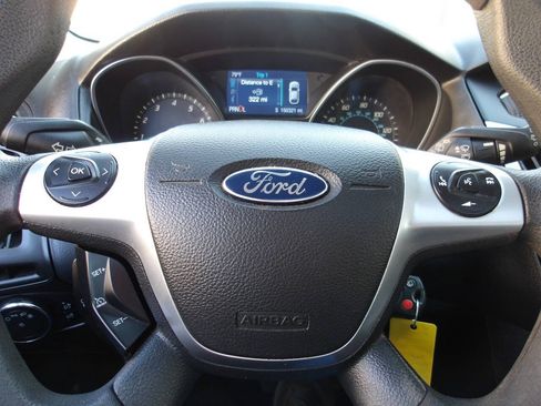 Used 2014 Ford Focus SE w/ SE Winter Package FWD image 16