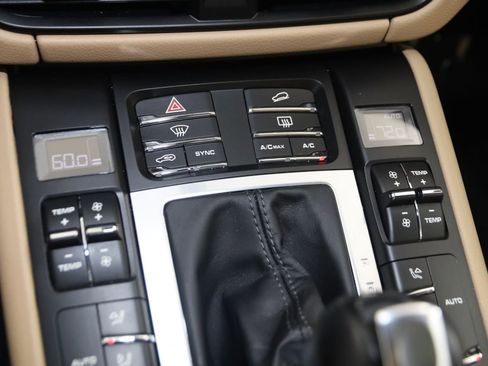 Used 2019 Porsche Macan AWD/4WD image 31