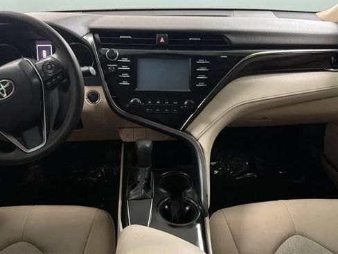 Used 2018 Toyota Camry LE w/ Convenience Package FWD image 17