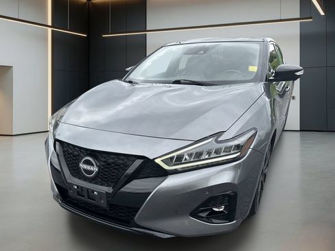 Used 2023 Nissan Maxima SR w/ Sport Mat Group FWD image 11