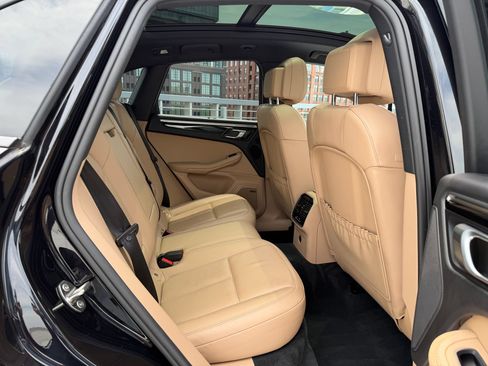 Used 2023 Porsche Macan AWD/4WD image 20