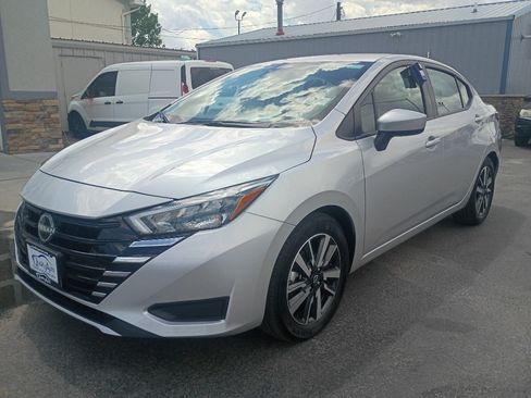 Used 2025 Nissan Versa SV FWD image 2