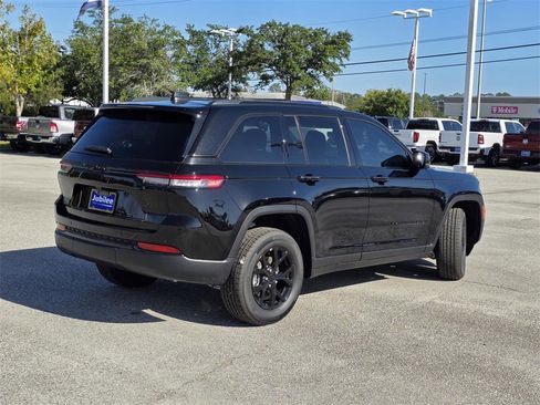 New 2025 Jeep Grand Cherokee Altitude image 5