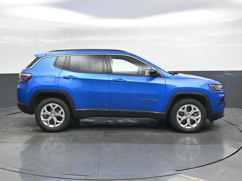 Used 2024 Jeep Compass Latitude AWD/4WD image 3