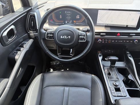 Used 2025 Kia Sorento S FWD image 13