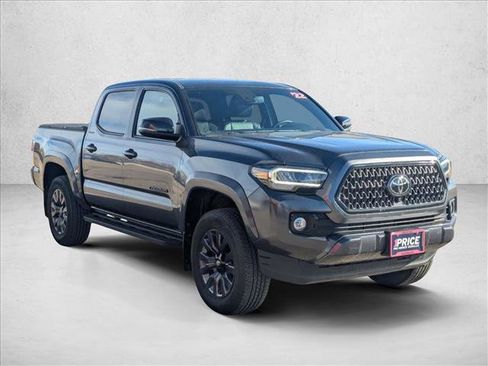Used 2022 Toyota Tacoma Limited image 3