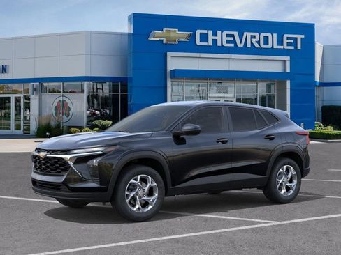 New 2026 Chevrolet Trax LS FWD image 2