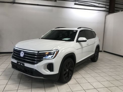 Used 2024 Volkswagen Atlas SE AWD/4WD image 1