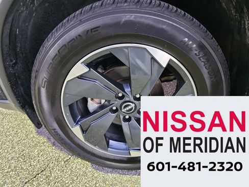 Used 2024 Nissan Rogue SV image 26