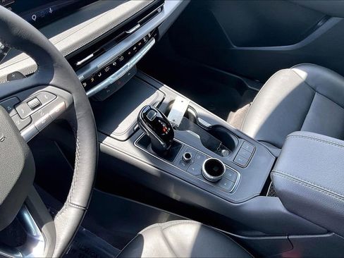 Used 2025 Cadillac XT4 Premium Luxury FWD image 18