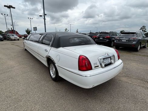 Used 2001 Lincoln Town Car Executive image 7