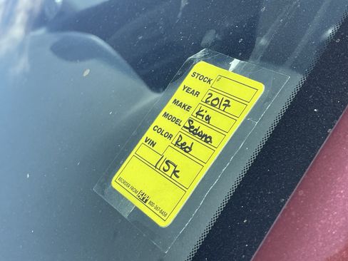 Used 2017 Kia Sedona LX FWD image 12
